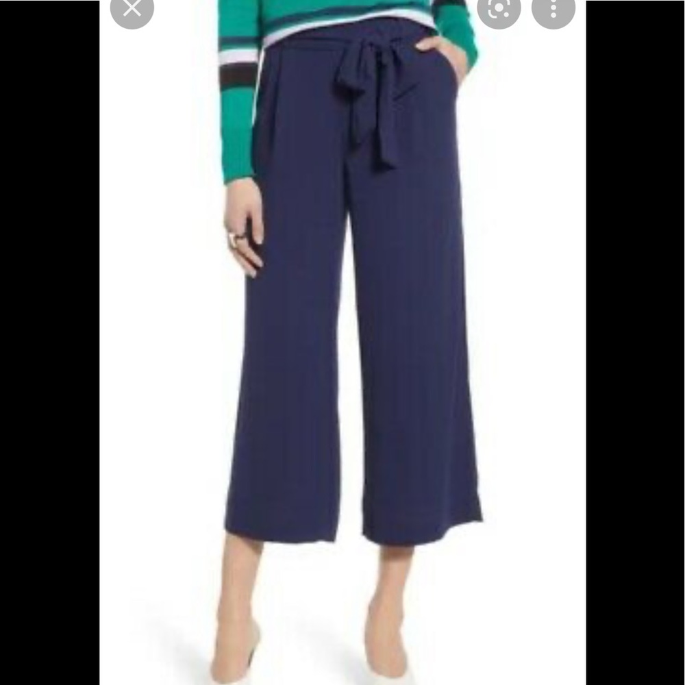 Halogen wide leg crop in Navy